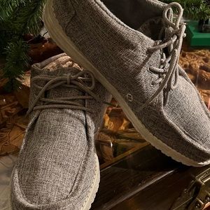 HEY DUDES GREY SIZE 10